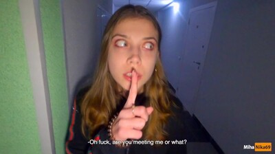 爸妈在家！楼梯偷情POV内射高潮，精液灌满裤裆只能硬穿 4K超清