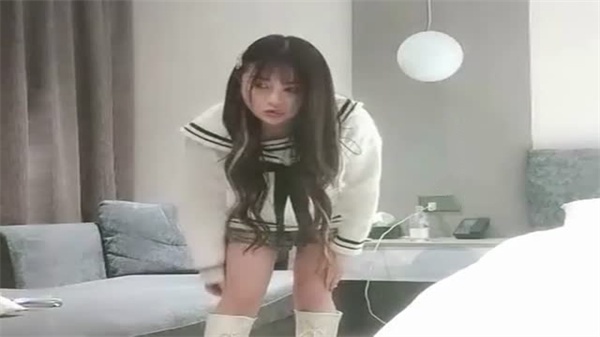 极品学生妹被利哥探花狂操 骚姿势掰开大腿全程内射